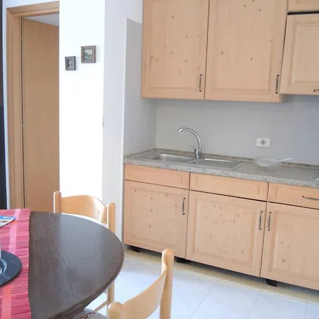 Homely Flat With Balcony And Swimming Pool شقة *
