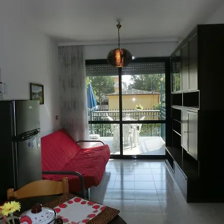 Διαμέρισμα Homely Flat With Balcony And Swimming Pool *