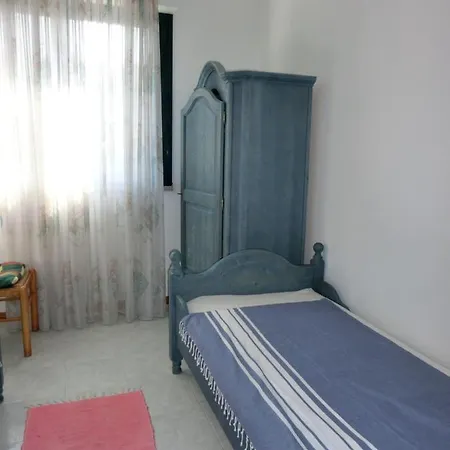 Homely Flat With Balcony And Swimming Pool アパート *