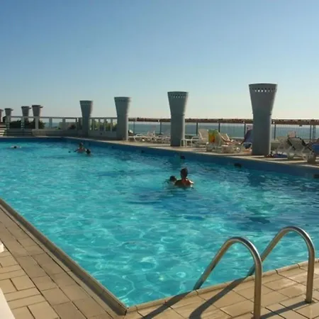 Διαμέρισμα Homely Flat With Balcony And Swimming Pool Μπιμπιόνε