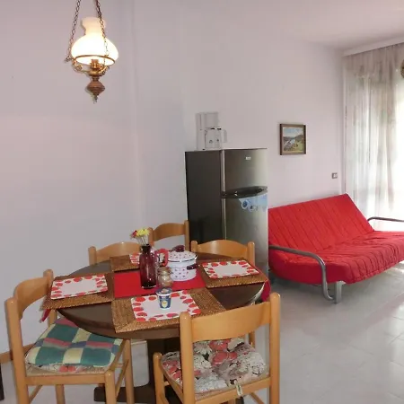 Homely Flat With Balcony And Swimming Pool ビビオーネ