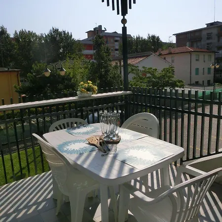 Homely Flat With Balcony And Swimming Pool Διαμέρισμα